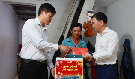 Hành trình “tiếp thêm Tết ấm” của Petrovietnam nơi oằn mình do bão lũ miền Trung