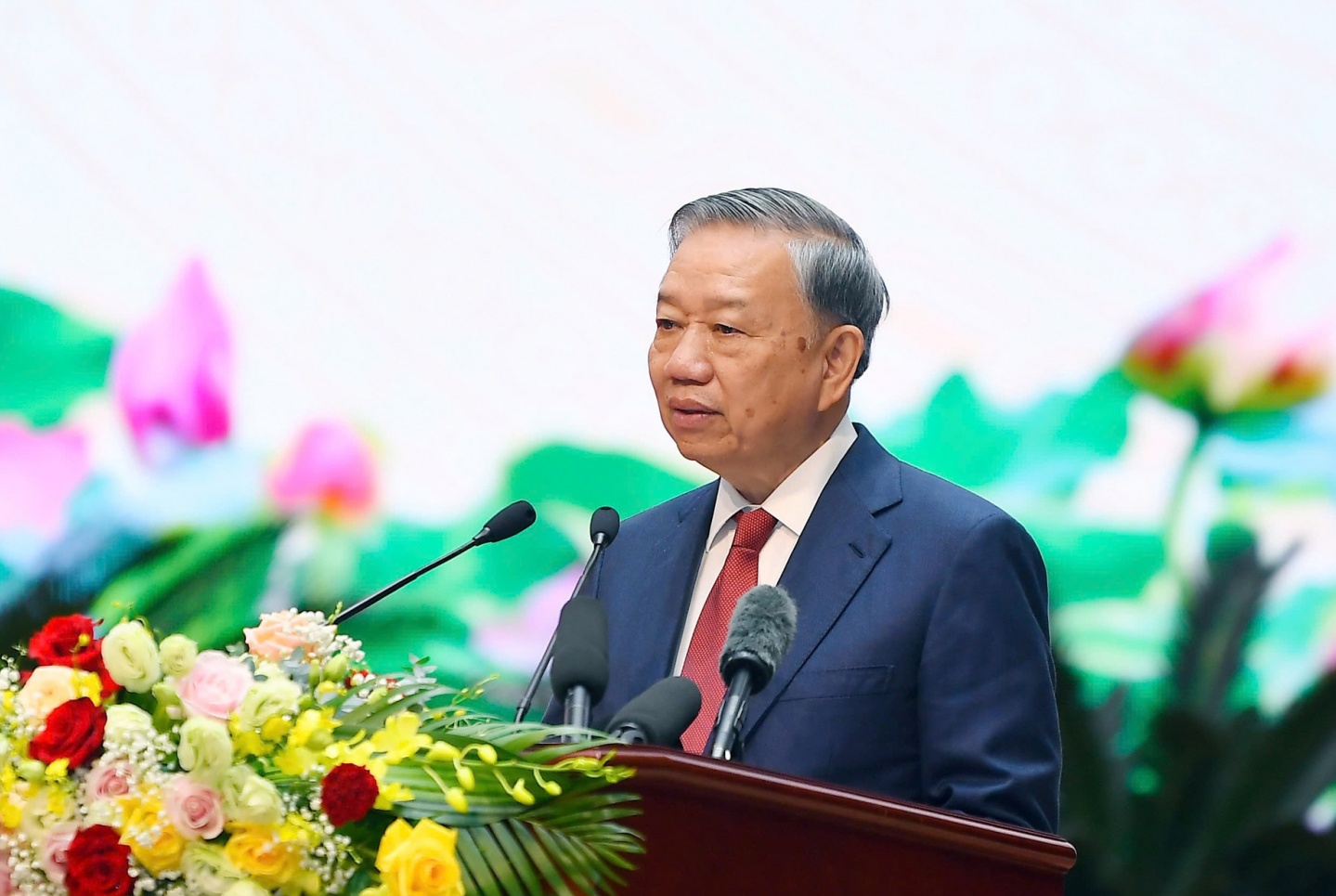 Vững bước dưới cờ Đảng