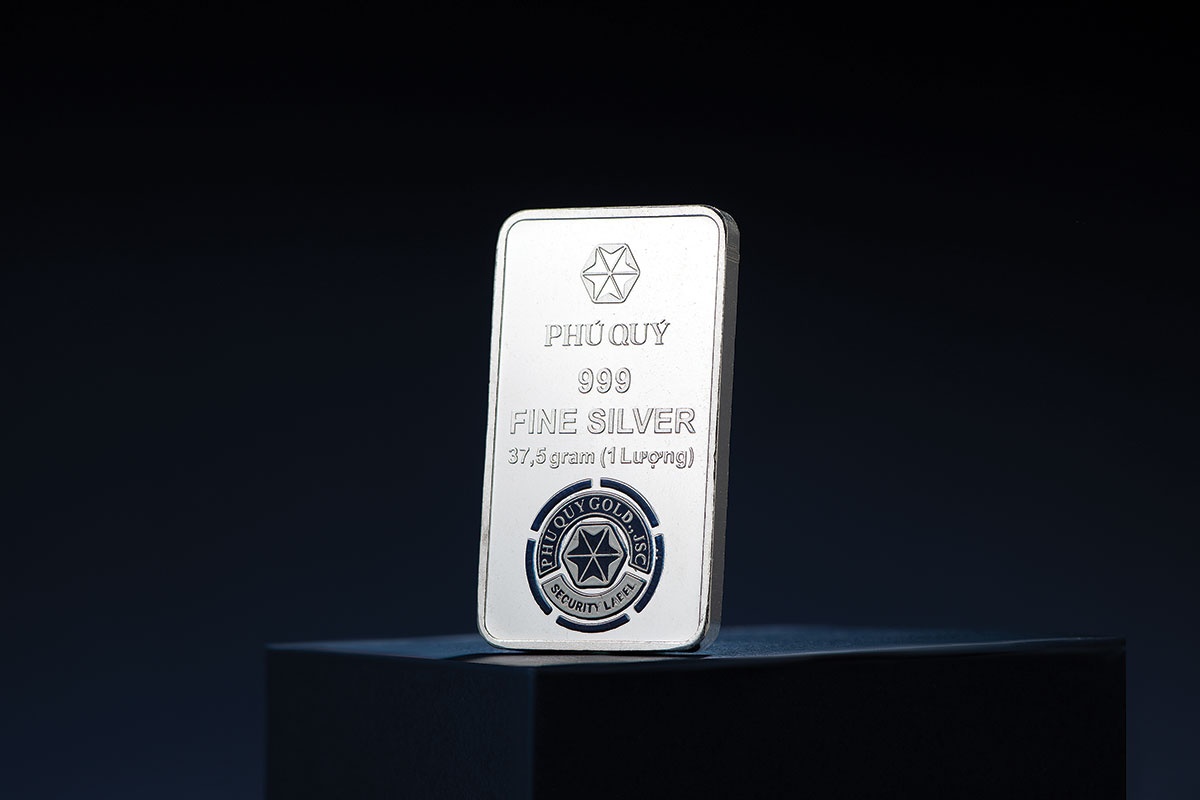 Bạc giả và bí mật của thuật giả kim