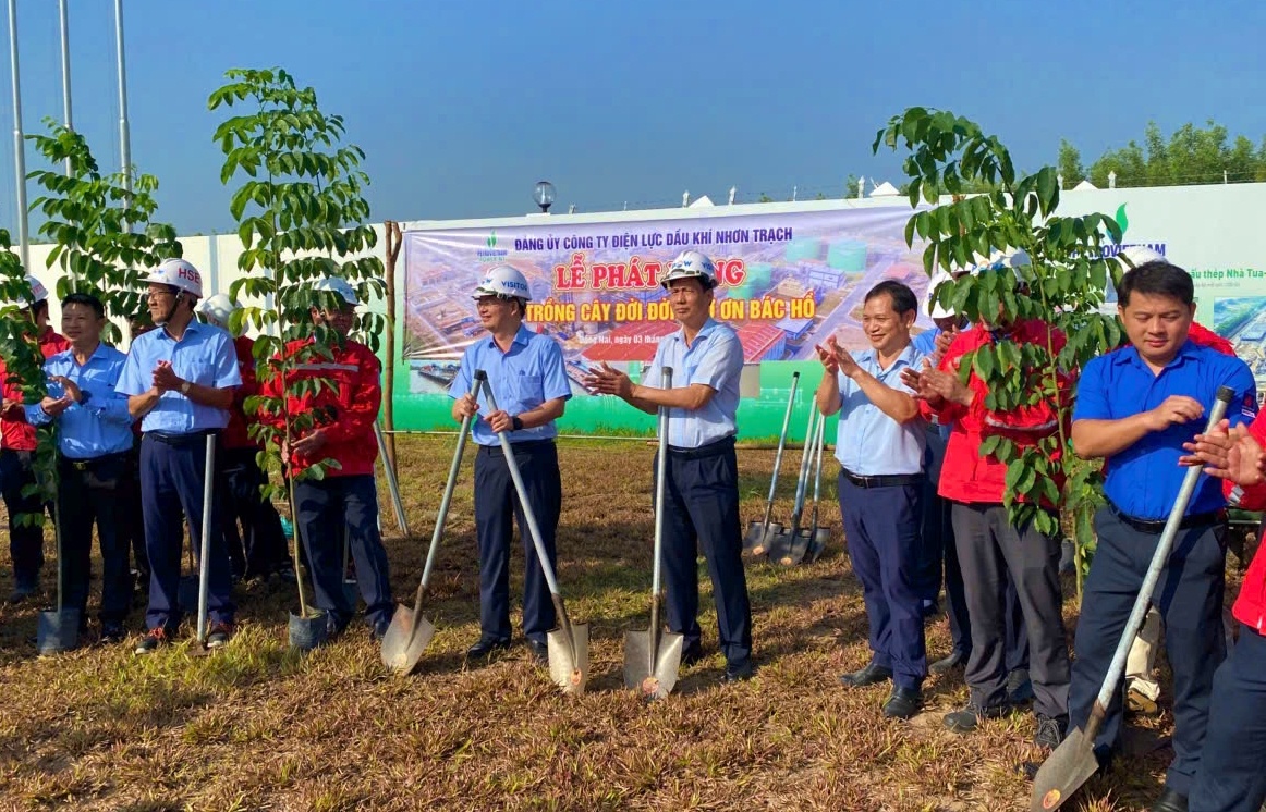 PV Power NT lan tỏa nét đẹp văn hóa từ truyền thống Tết trồng cây