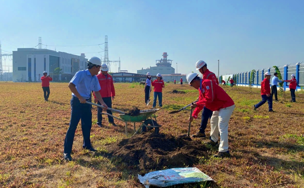PV Power NT lan tỏa nét đẹp văn hóa từ truyền thống Tết trồng cây