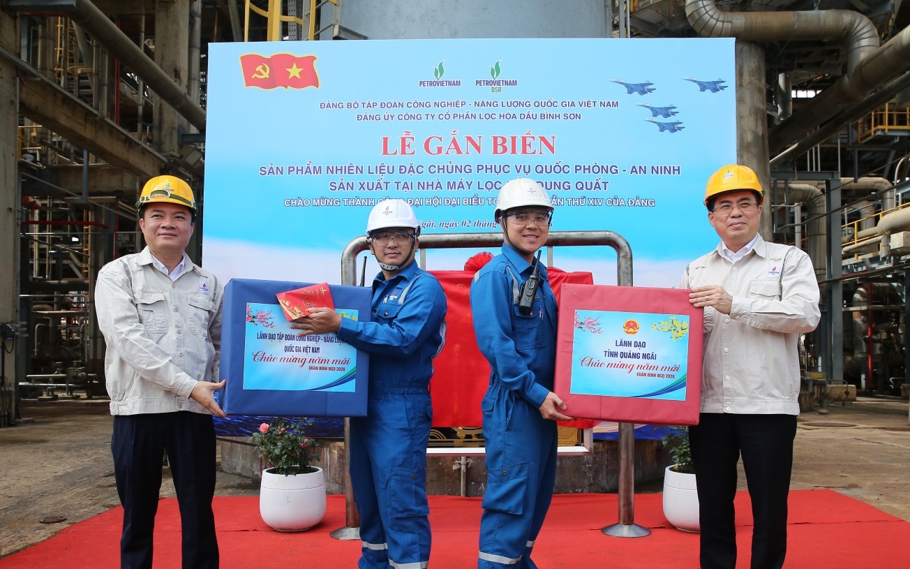 BSR tổ chức gắn biển công trình "Sản phẩm nhiên liệu đặc chủng phục vụ quốc phòng - an ninh"