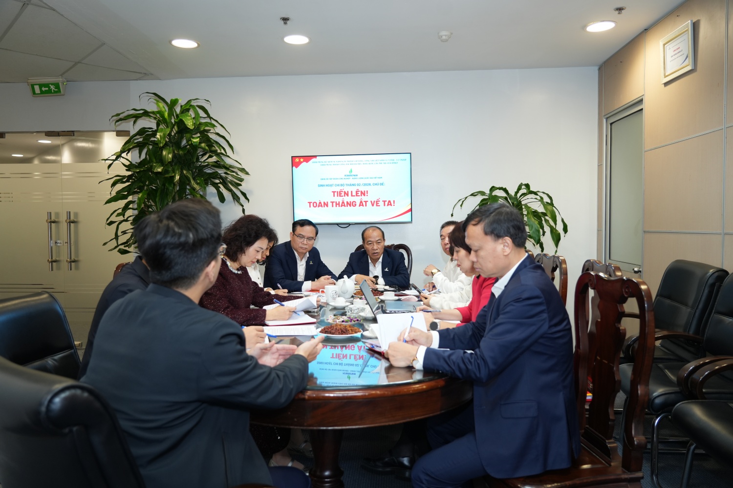 [Chùm ảnh] Đảng bộ Bộ máy QL&ĐH Petrovietnam quán triệt tinh thần “Tiến lên! Toàn thắng ắt về ta!”