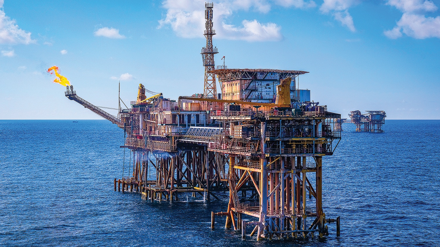 40 năm từ tấn dầu thô đầu tiên khi lòng đất không phụ lòng người! Khi lòng đất không phụ lòng người!