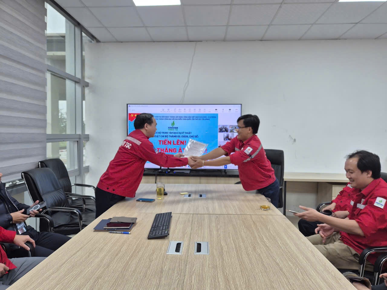 Đảng bộ PV Power quán triệt tinh thần: “Tiến lên! Toàn thắng ắt về ta”