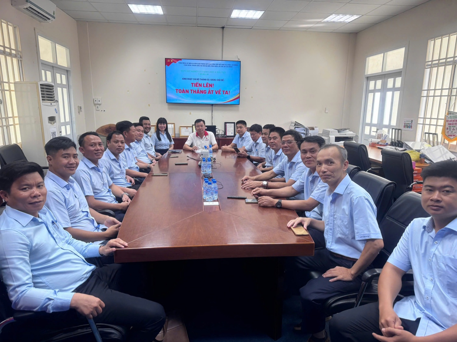 Đảng bộ Nghiên cứu Khoa học và Đào tạo sinh hoạt chi bộ với chủ đề “Tiến lên! Toàn thắng ắt về ta!”