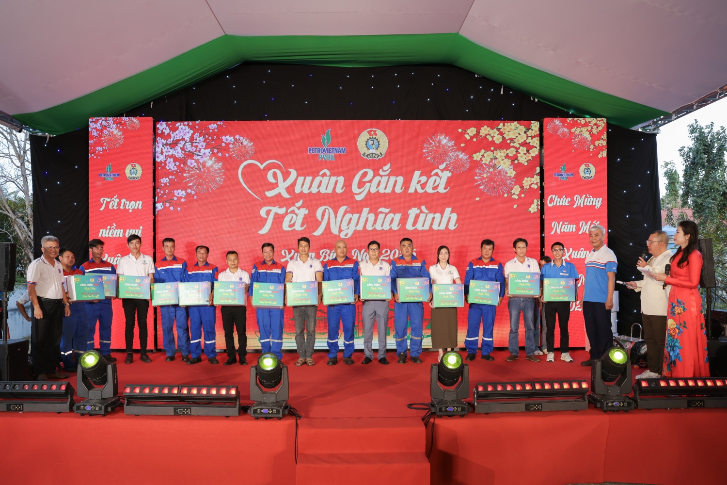 “Petrovietnam: Xuân Gắn kết - Tết Nghĩa tình” đến với người lao động PVOIL khu vực Tây Nam bộ