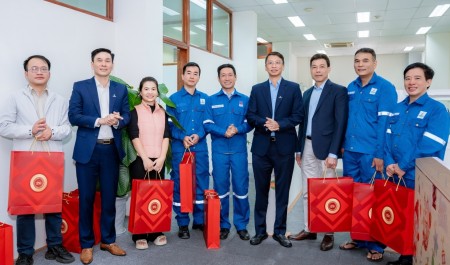 Lãnh đạo Petrovietnam động viên người lao động PVNDB nhân dịp Tết Bính Ngọ