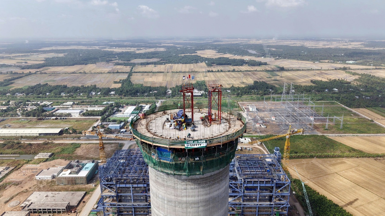 Hạng mục ống khói NMNĐ Long Phú 1 về đích sớm 9 ngày