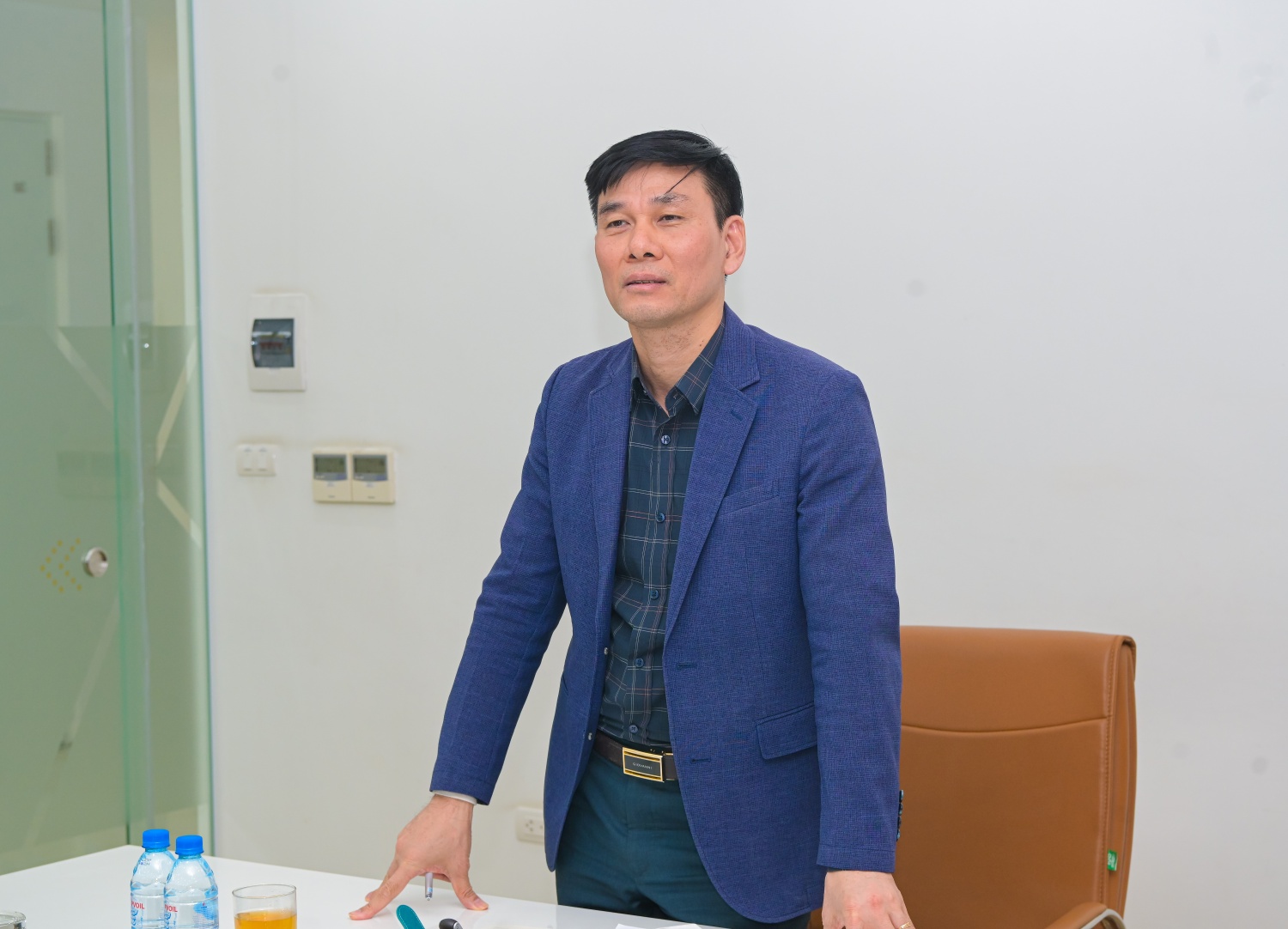 Đồng chí Nguyễn Duyên Cường, Bí thư Chi bộ, Giám đốc PVNDB phát biểu tại buổi sinh hoạt Đồng chí Nguyễn Duyên Cường, Bí thư Chi bộ, Giám đốc PVNDB phát biểu tại buổi sinh hoạt