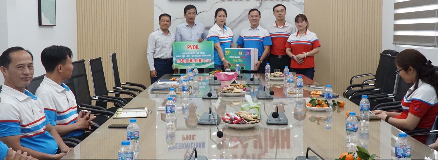 Trao hỗ trợ và quà Tết của Lãnh đạo và Công đoàn Tổng công ty cho Chi nhánh Vĩnh Long – PVOIL Bạc Liêu Trao hỗ trợ và quà Tết của Lãnh đạo và Công đoàn Tổng công ty cho Chi nhánh Vĩnh Long – PVOIL Bạc Liêu