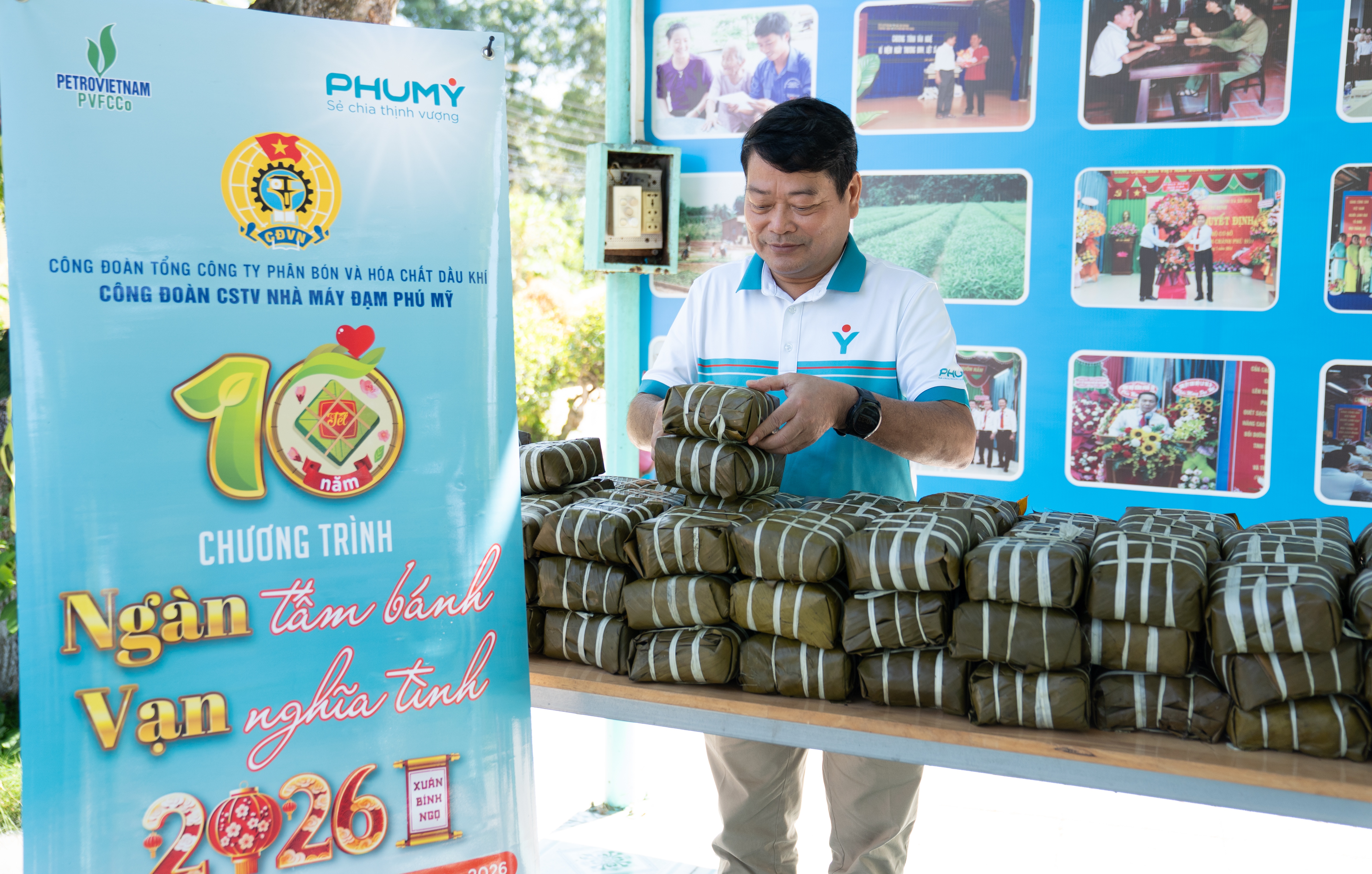 [P Magazine] B&aacute;nh chưng xanh mang nghĩa t&igrave;nh PVFCCo - Ph&uacute; Mỹ đến với cảnh đời neo đơn