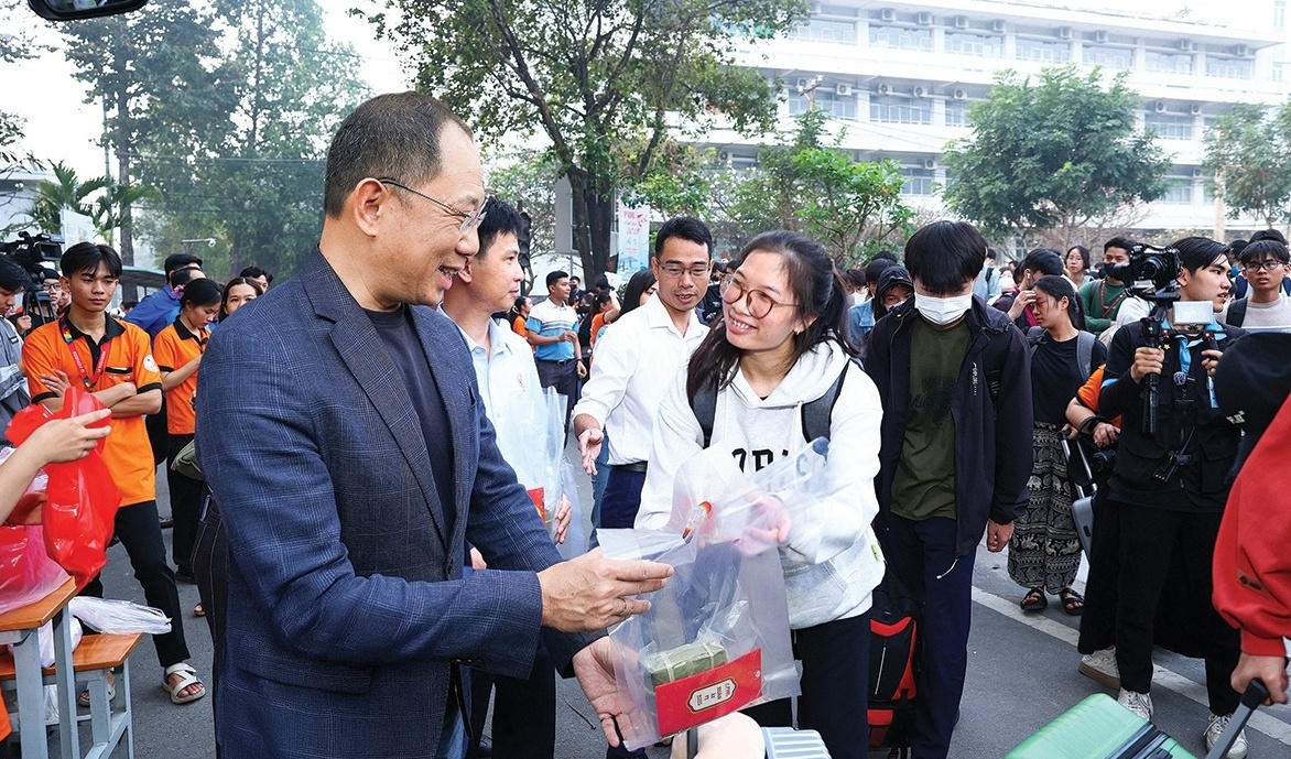 Những chuyến xe đoàn viên mùa Xuân - Hành trình PVOIL gieo mầm hạnh phúc