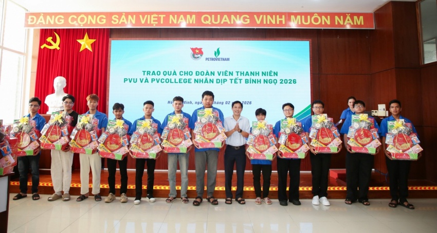 Ấm áp chương trình trao quà Tết cho học sinh - sinh viên dầu khí, năng lượng tại TP Hồ Chí Minh