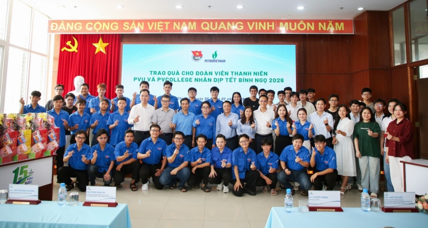 Ấm áp chương trình trao quà Tết cho học sinh - sinh viên dầu khí, năng lượng tại TP Hồ Chí Minh
