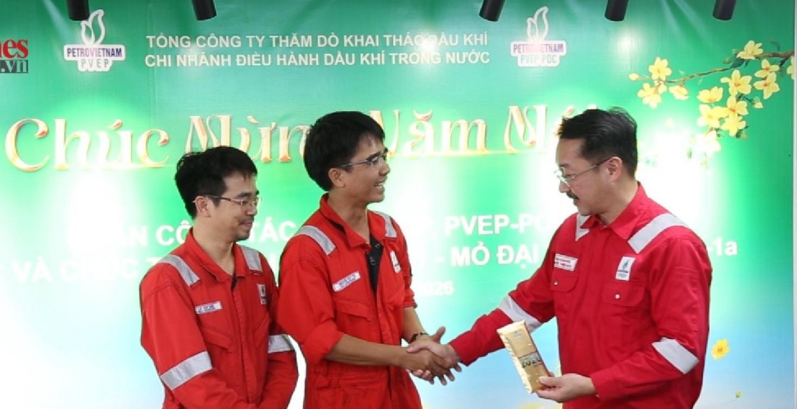 [VIDEO] PVEP động viên người lao động làm việc trên giàn FPU Đại Hùng 01 dịp Tết