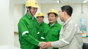 Công đoàn Petrovietnam động viên, chúc Tết người lao động Nhà máy Đạm Phú Mỹ