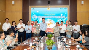 [VIDEO] Công đoàn Petrovietnam động viên, chúc Tết người lao động Nhà máy Đạm Phú Mỹ