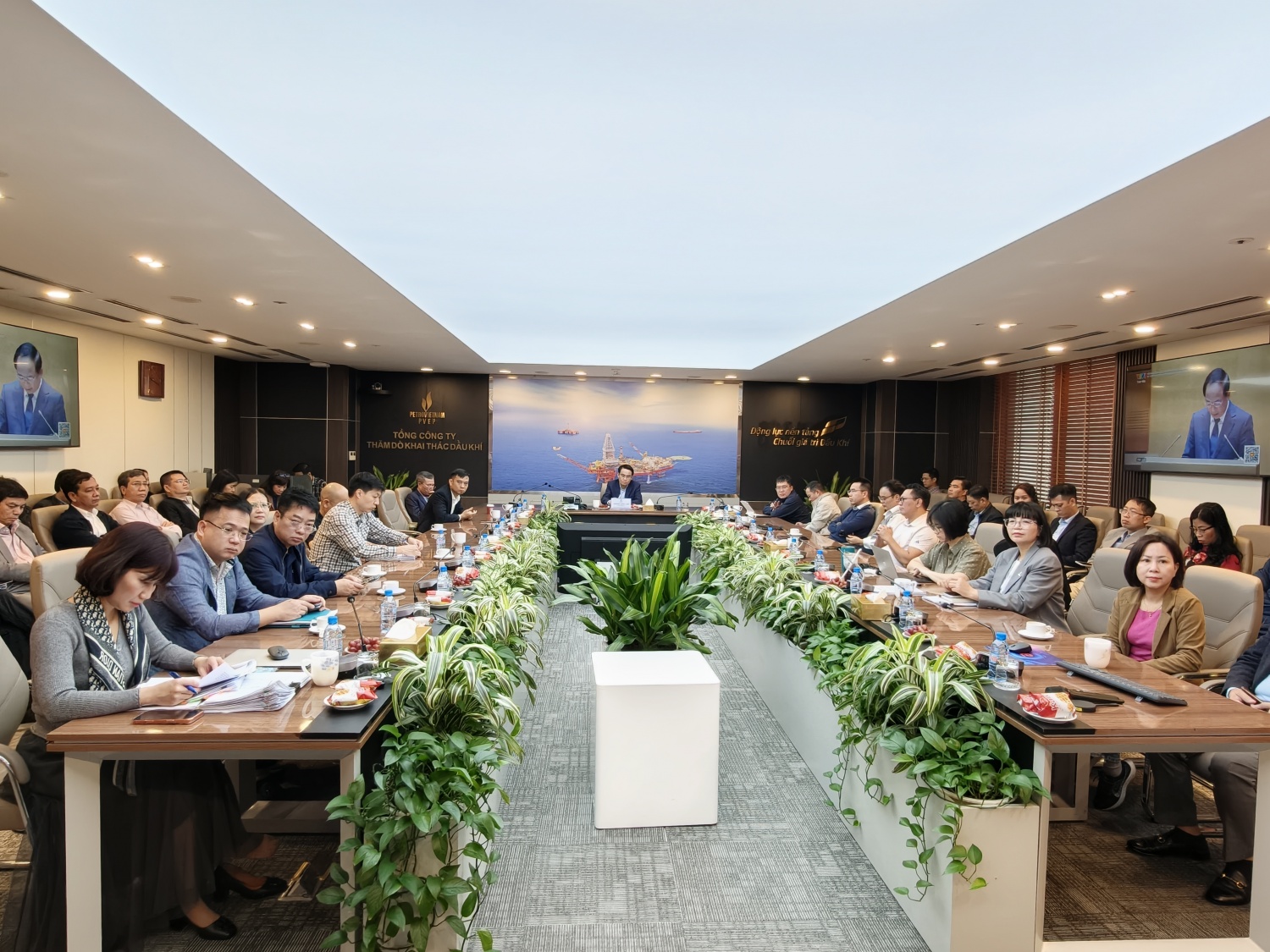 Đảng bộ Petrovietnam tham dự Hội nghị học tập, triển khai Nghị quyết Đại hội XIV của Đảng Đảng bộ Petrovietnam tham dự Hội nghị học tập, triển khai Nghị quyết Đại hội XIV của Đảng