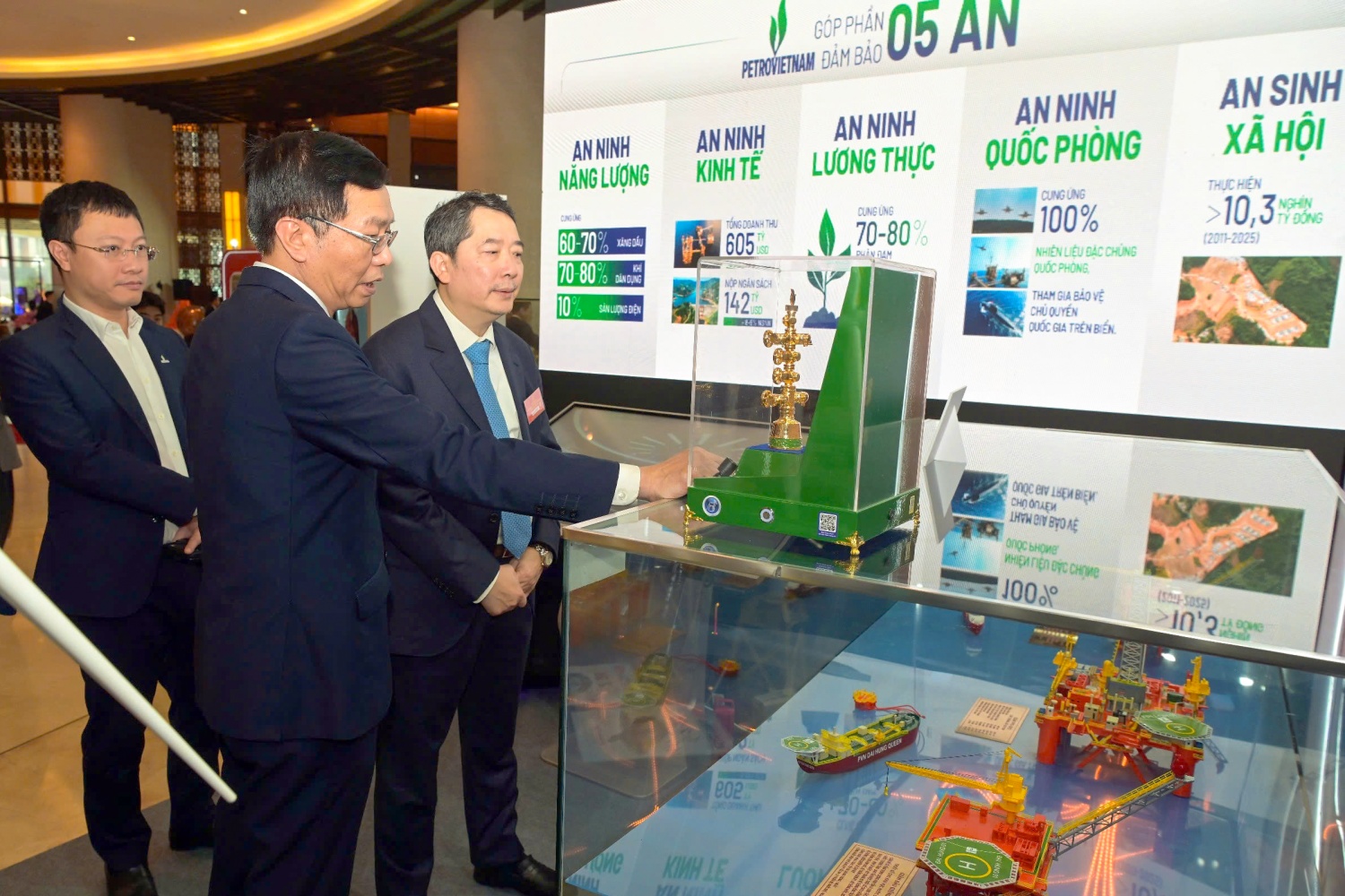 Đảng bộ Petrovietnam tham dự Hội nghị học tập, triển khai Nghị quyết Đại hội XIV của Đảng Đảng bộ Petrovietnam tham dự Hội nghị học tập, triển khai Nghị quyết Đại hội XIV của Đảng