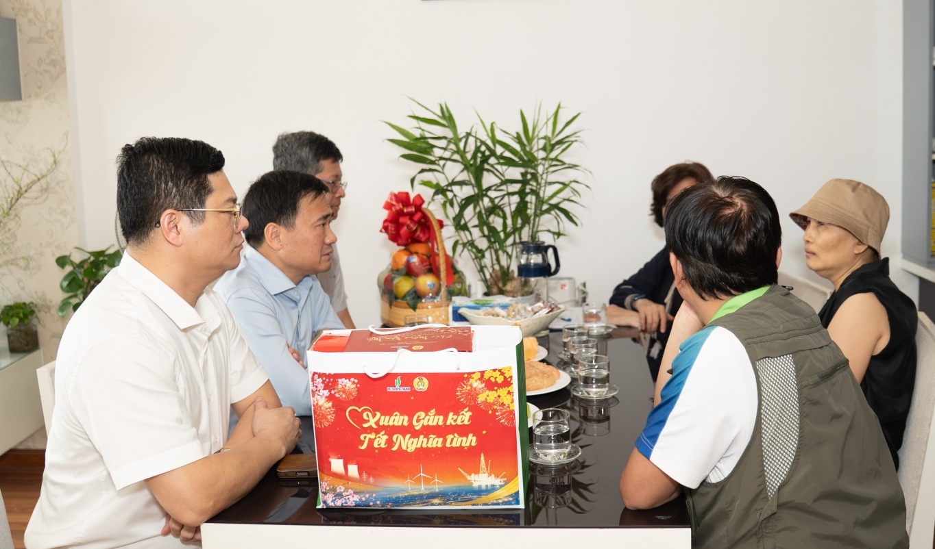 Công đoàn Petrovietnam sẻ chia với người lao động khó khăn tại TP Hồ Chí Minh