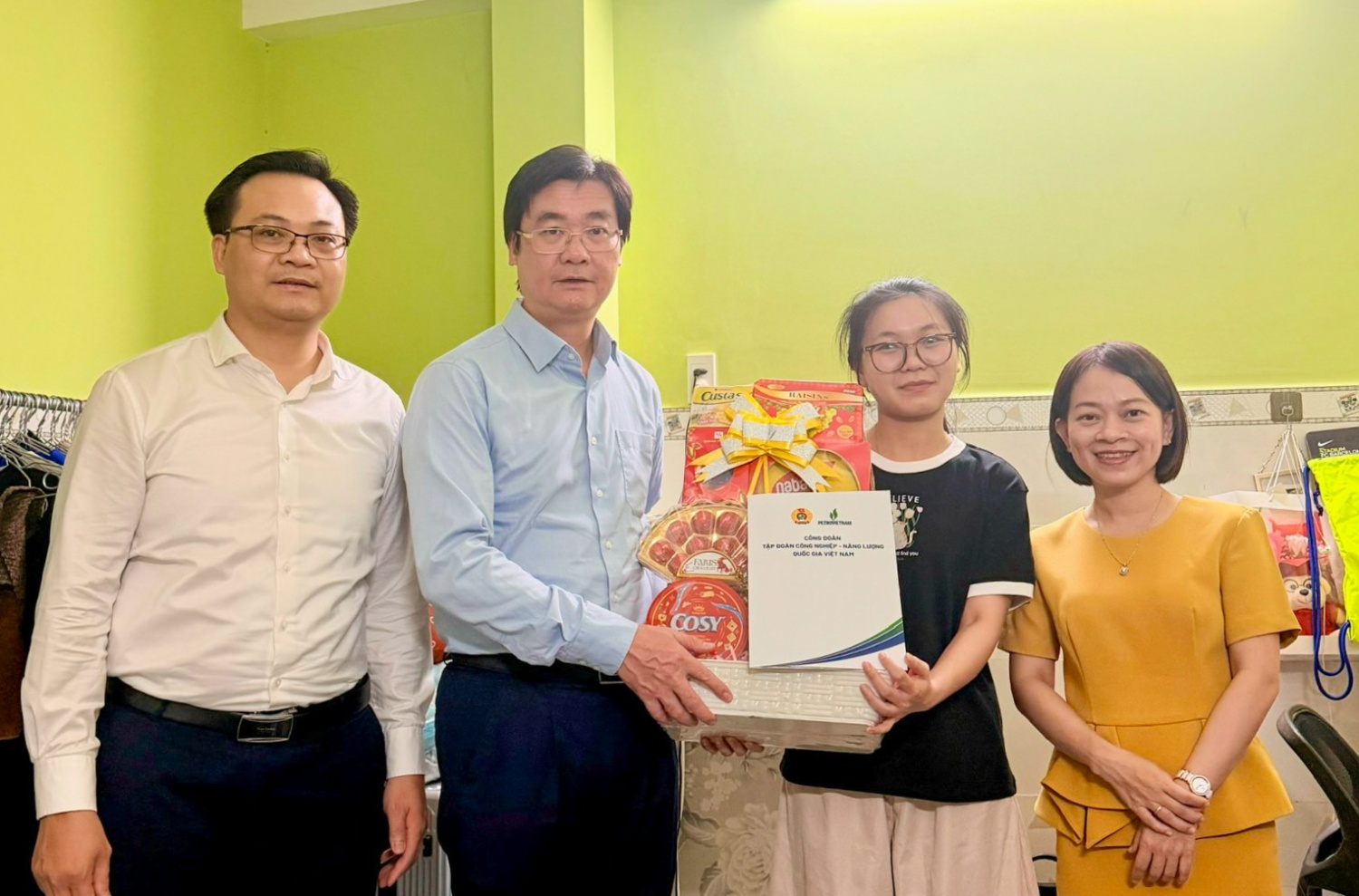 Công đoàn Petrovietnam trao gửi nghĩa tình tới người lao động khó khăn dịp Tết Công đoàn Petrovietnam trao gửi nghĩa tình tới người lao động khó khăn dịp Tết