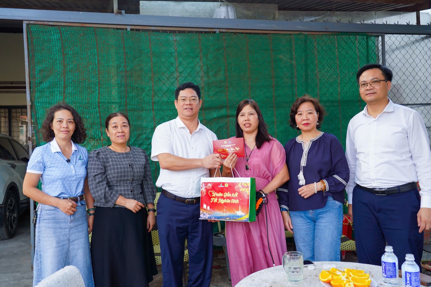 Công đoàn Petrovietnam trao gửi nghĩa tình tới người lao động khó khăn dịp Tết Công đoàn Petrovietnam trao gửi nghĩa tình tới người lao động khó khăn dịp Tết