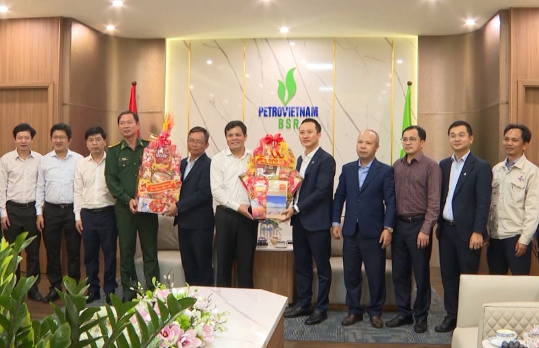 Lãnh đạo tỉnh Quảng Ngãi thăm, chúc Tết CBCNV BSR dịp Tết Nguyên đán Bính Ngọ Lãnh đạo tỉnh Quảng Ngãi thăm, chúc Tết CBCNV BSR dịp Tết Nguyên đán Bính Ngọ