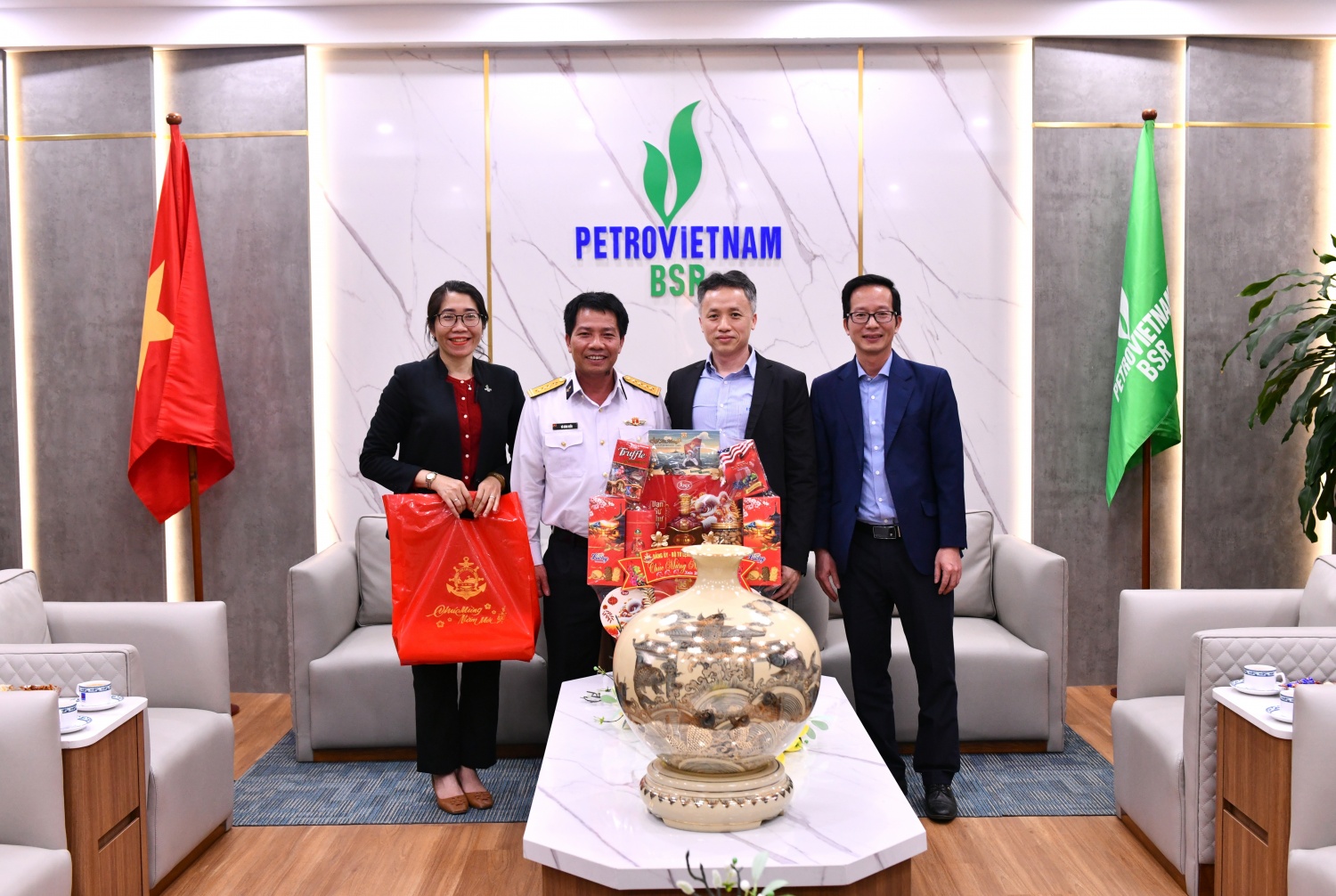 Lãnh đạo tỉnh Quảng Ngãi thăm, chúc Tết CBCNV BSR dịp Tết Nguyên đán Bính Ngọ Lãnh đạo tỉnh Quảng Ngãi thăm, chúc Tết CBCNV BSR dịp Tết Nguyên đán Bính Ngọ