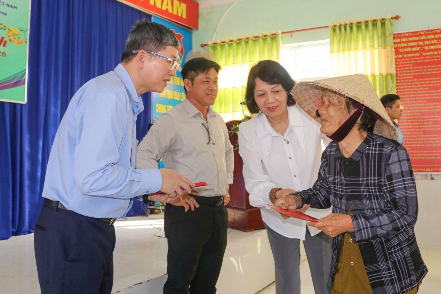 Petrovietnam góp phần chăm lo cho hàng trăm hộ dân tại vùng dự án nhà máy điện hạt nhân Petrovietnam góp phần chăm lo cho hàng trăm hộ dân tại vùng dự án nhà máy điện hạt nhân