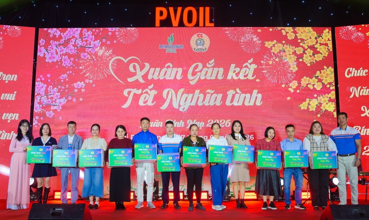 “Petrovietnam: Xuân Gắn kết - Tết Nghĩa tình” đến với người lao động PVOIL khu vực miền Bắc