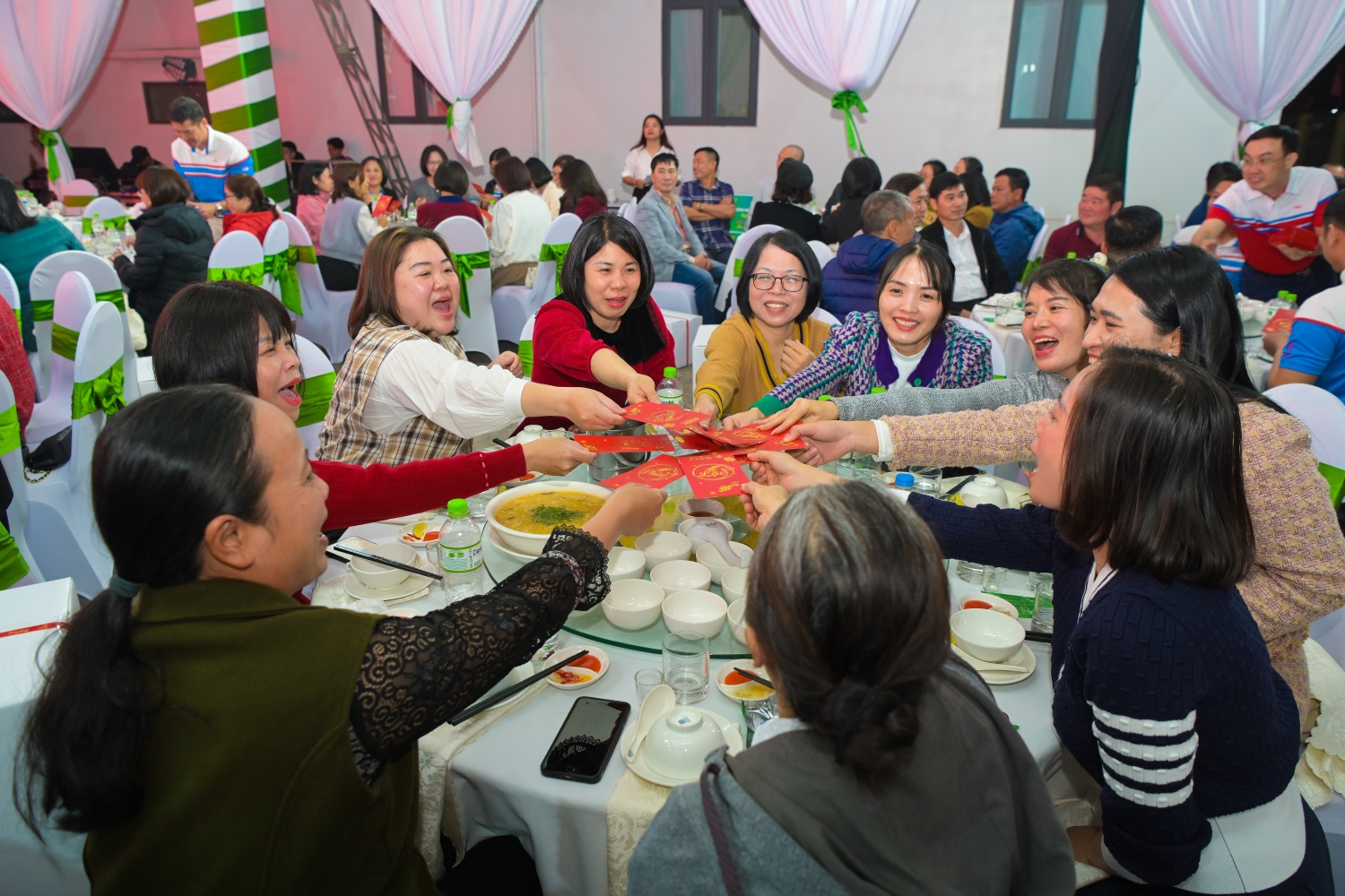 Ấm áp nghĩa tình nơi “mái nhà chung” PVOIL Ấm áp nghĩa tình nơi “mái nhà chung” PVOIL