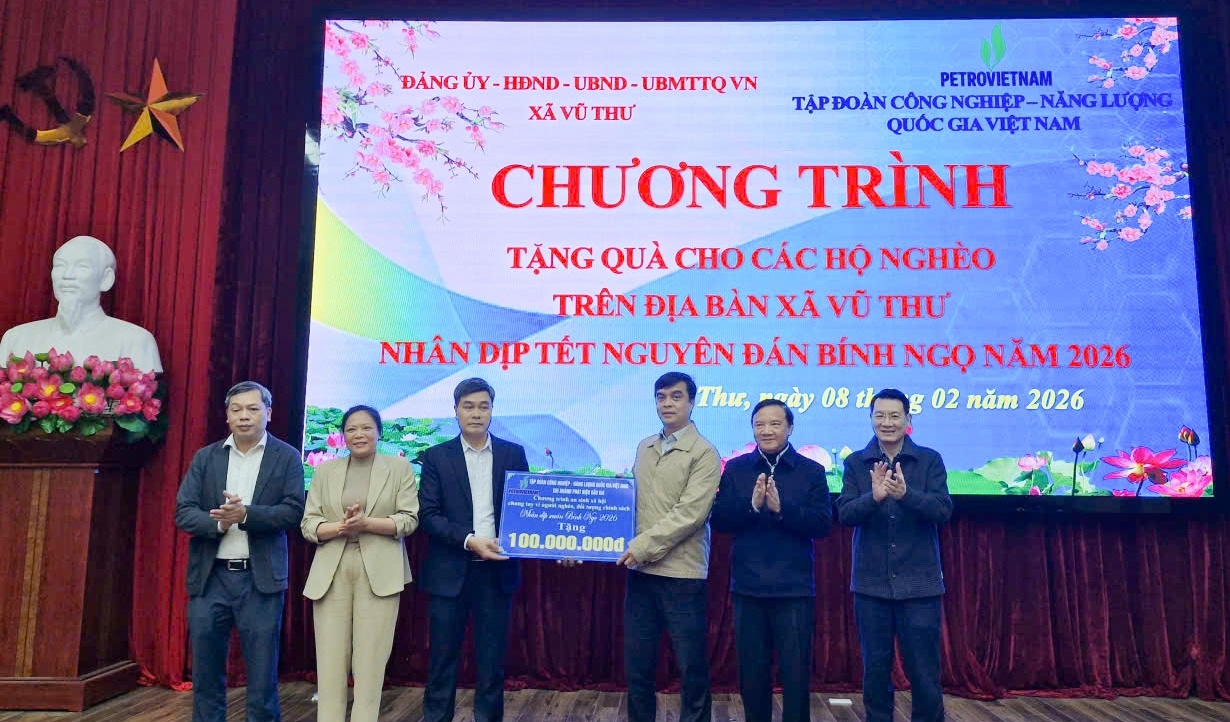 Petrovietnam mang Tết ấm no đến với bà con xã Vũ Thư (Hưng Yên)