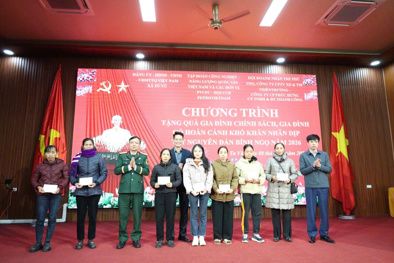 Petrovietnam mang không khí Tết về Phú Thọ Petrovietnam lan tỏa hơi ấm mùa Xuân về Đất Tổ