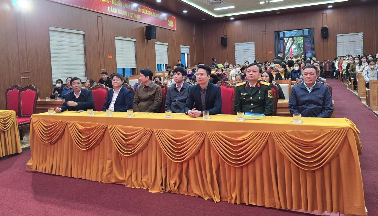 Petrovietnam mang không khí Tết về Phú Thọ Petrovietnam lan tỏa hơi ấm mùa Xuân về Đất Tổ