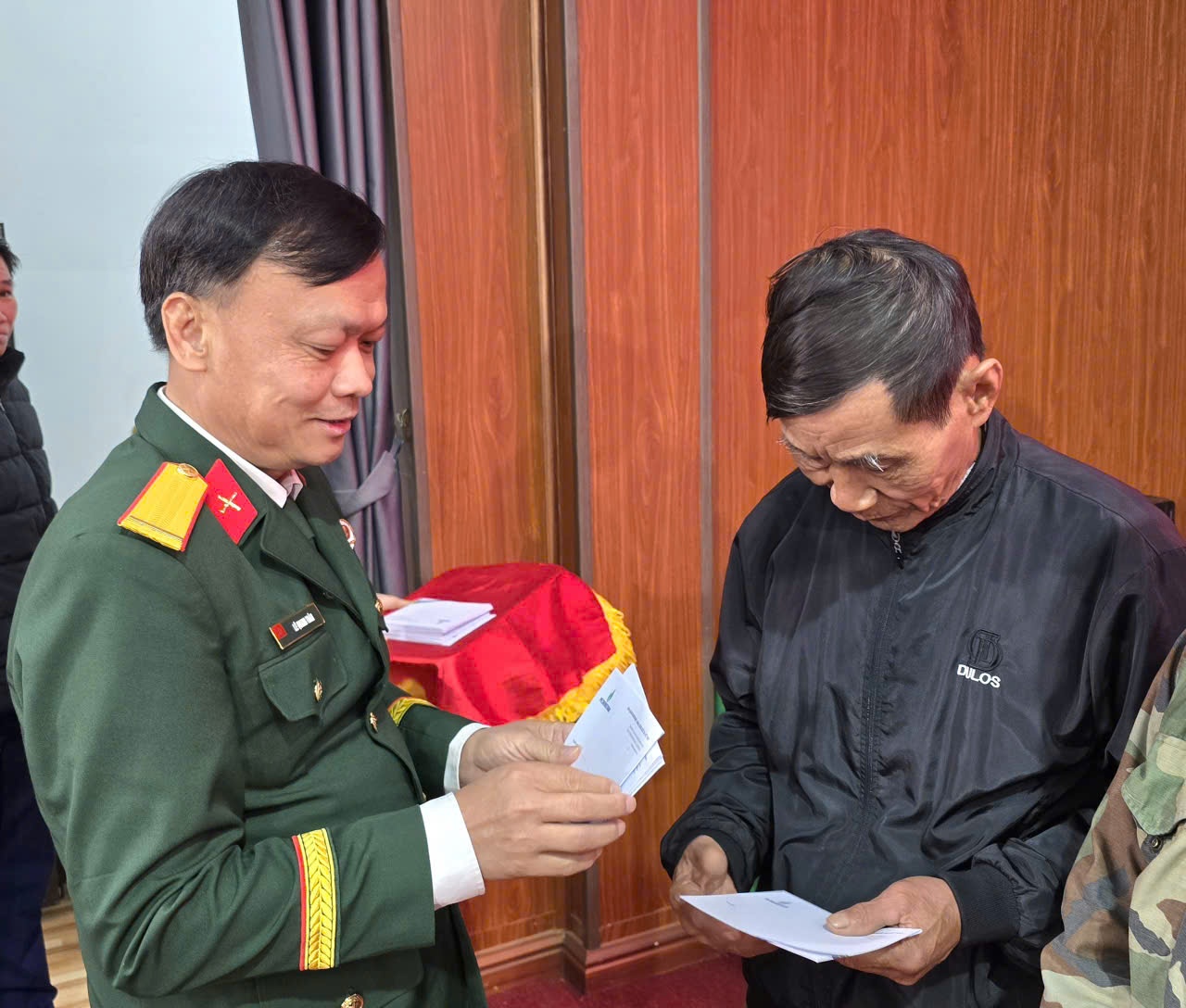 Petrovietnam mang không khí Tết về Phú Thọ Petrovietnam lan tỏa hơi ấm mùa Xuân về Đất Tổ