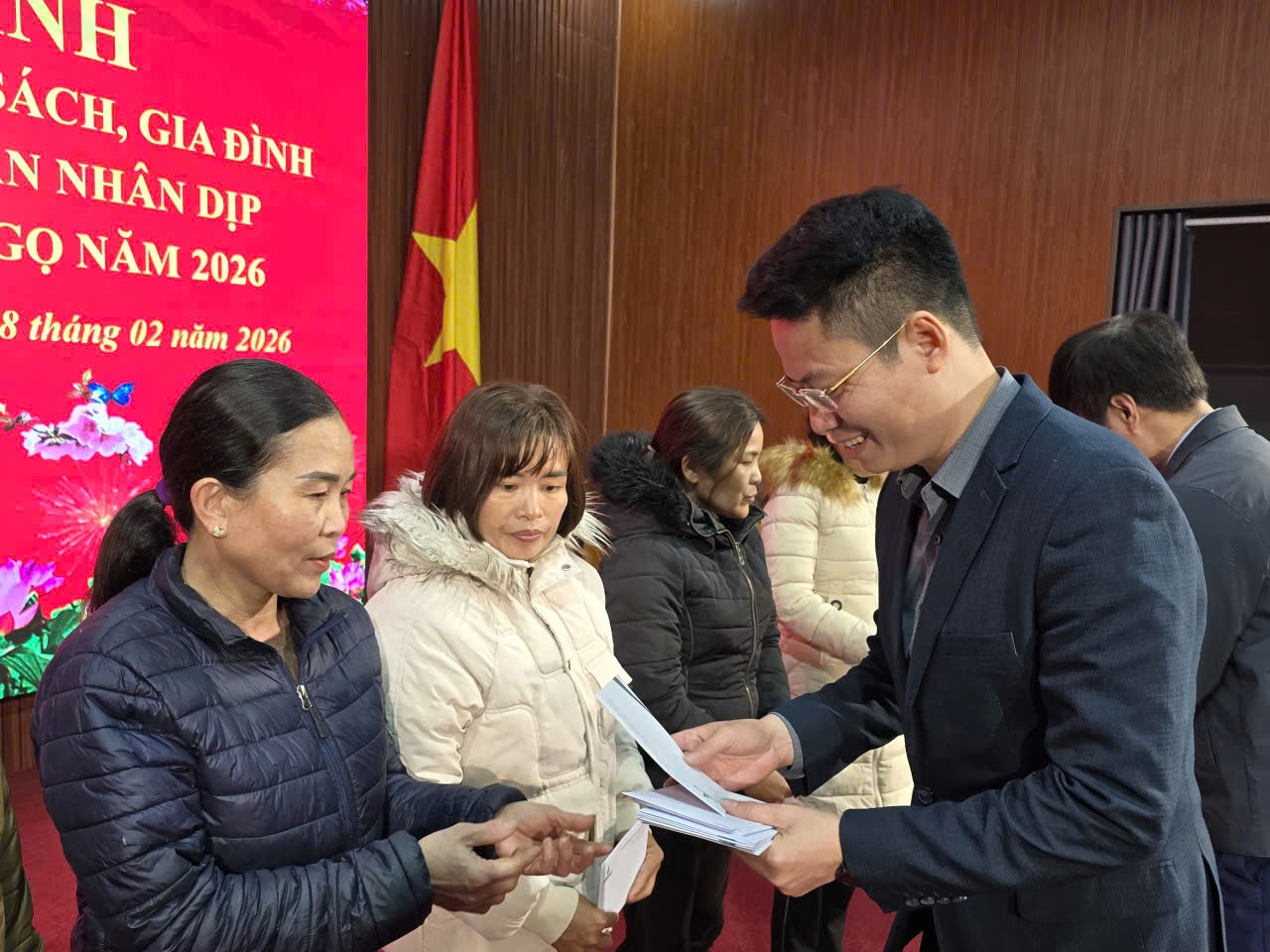 Petrovietnam mang không khí Tết về Phú Thọ Petrovietnam lan tỏa hơi ấm mùa Xuân về Đất Tổ