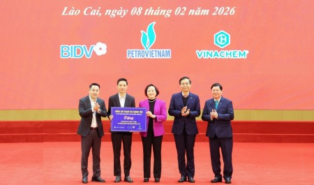 Phó Thủ tướng Phạm Thị Thanh Trà thăm, chúc Tết đồng bào các dân tộc và chiến sĩ biên phòng tỉnh Lào Cai