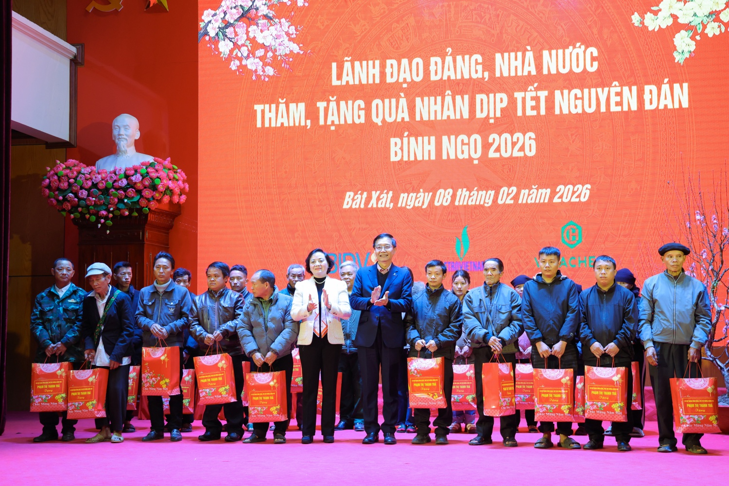 Phó Thủ tướng Phạm Thị Thanh Trà thăm, chúc Tết đồng bào các dân tộc và chiến sĩ biên phòng tỉnh Lào Cai