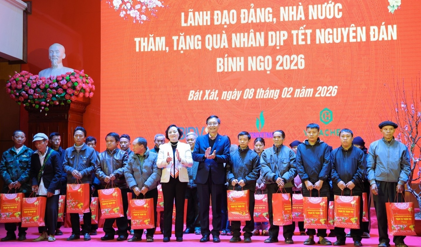 [VIDEO] Phó Thủ tướng Chính phủ Phạm Thị Thanh Trà thăm, chúc Tết cán bộ, chiến sĩ và bà con nhân dân tại Lào Cai