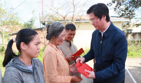 Mang nghĩa tình “Người Petrovietnam” đến với bà con vùng bão lũ tỉnh Đắk Lắk