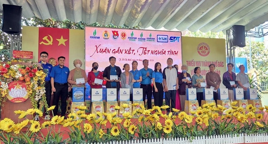 PVTrans trao quà an sinh xã hội nhân dịp Xuân Bính Ngọ 2026 PVTrans lan tỏa tinh thần nhân ái, sẻ chia nhân dịp Xuân Bính Ngọ 2026