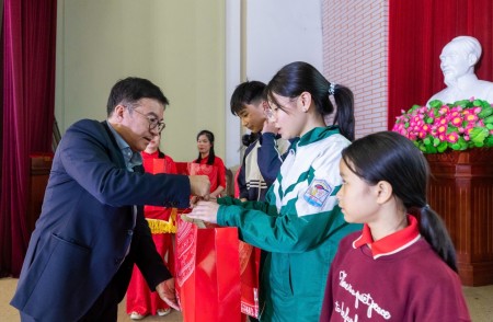 Petrovietnam mang Xuân nghĩa tình đến với xã Mễ Sở (Hưng Yên)