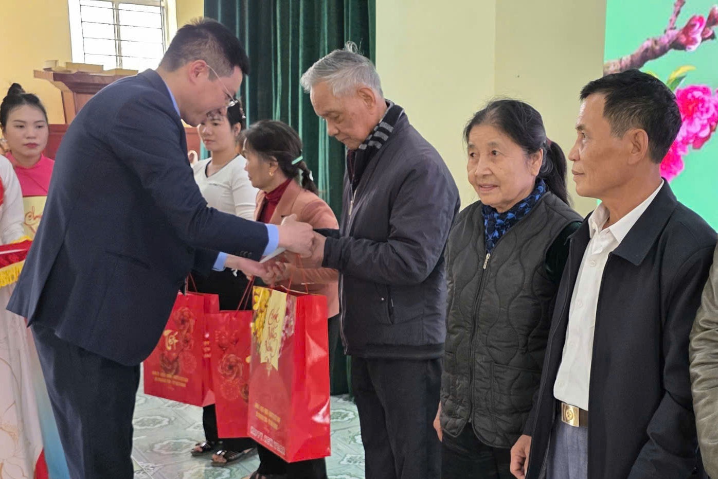 BSR lan tỏa yêu thương với chương trình “Tết vì người nghèo 2026” BSR lan tỏa yêu thương với chương trình “Tết vì người nghèo 2026”