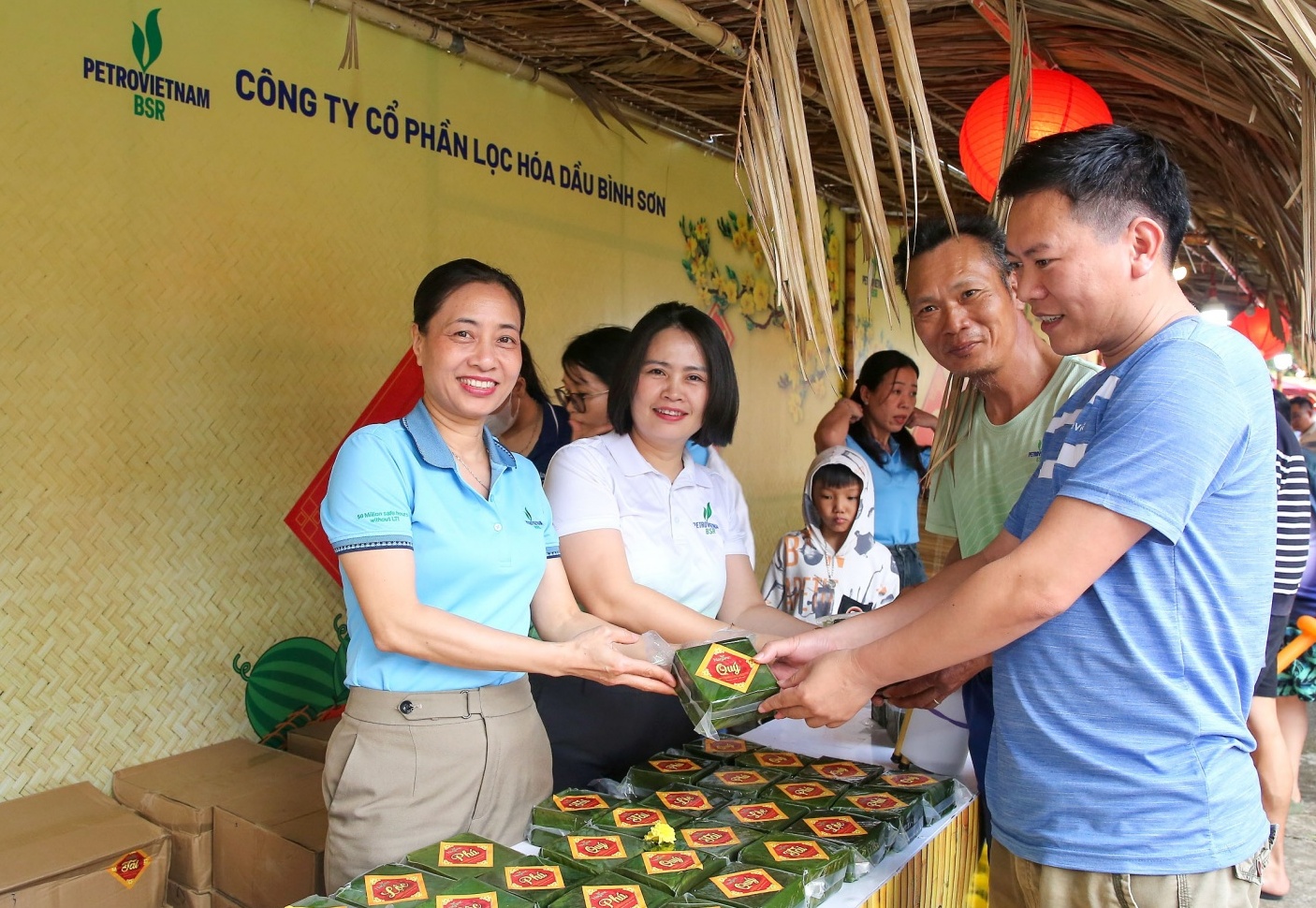 BSR tổ chức chương trình “Bánh chưng xanh”, gửi trọn hương Tết đến người lao động