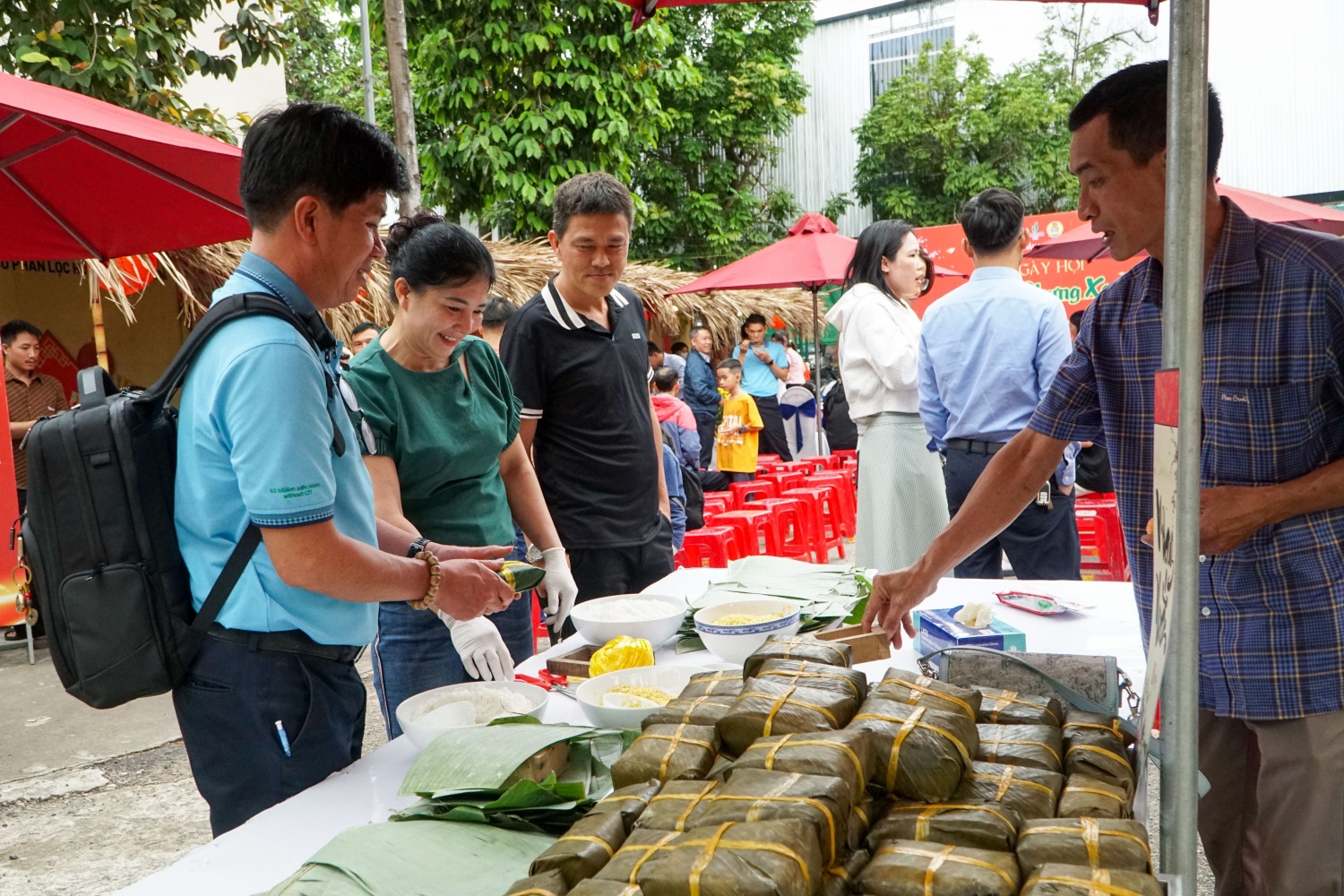 BSR tổ chức chương trình “Bánh chưng xanh”, gửi trọn hương Tết đến người lao động