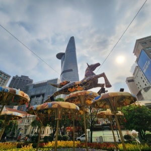 [Chùm ảnh] Đường hoa Nguyễn Huệ gấp rút hoàn thiện trước ngày khai mạc