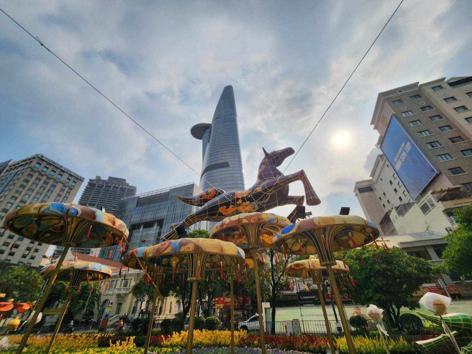 [Chùm ảnh] Toàn cảnh đường hoa Nguyễn Huệ trước khi hoàn thành