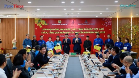 [VIDEO] Phó Chủ tịch Quốc hội Vũ Hồng Thanh chúc Tết và tặng quà người lao động BSR