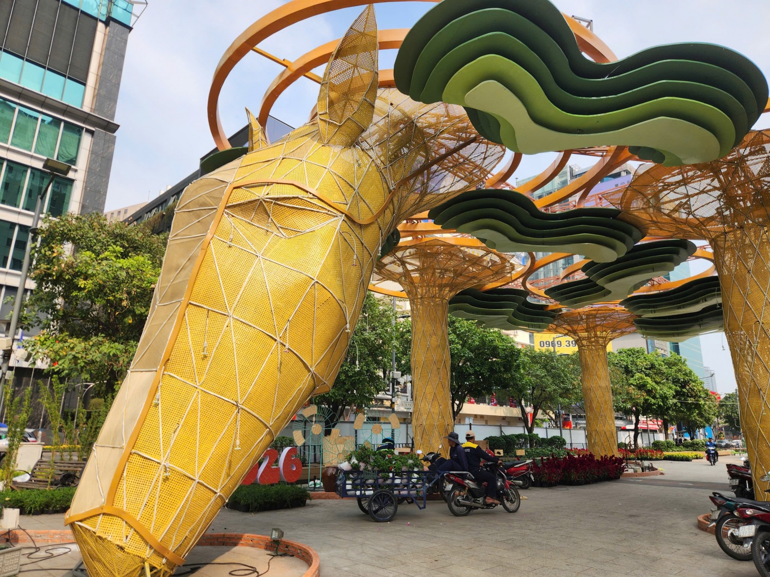 [Chùm ảnh] Toàn cảnh đường hoa Nguyễn Huệ trước khi hoàn thành